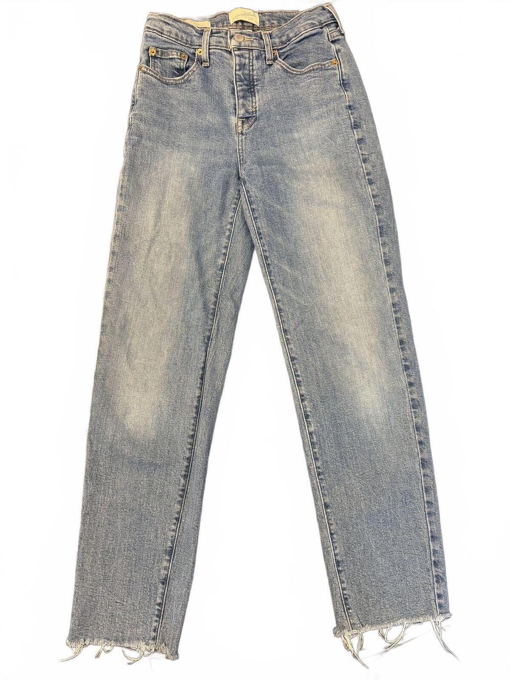 Universal Thread Womens 6 Regular High Rise Straight Jeans Light Wash Denim